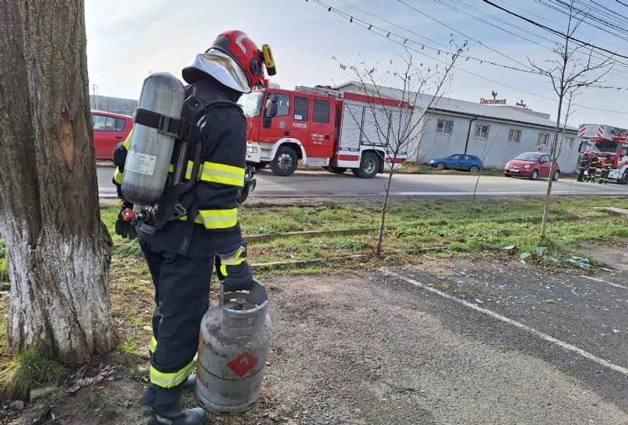 Patru victime, între care doi copii, după explozia unei butelii. Zeci de persoane s-au autoevacuat
