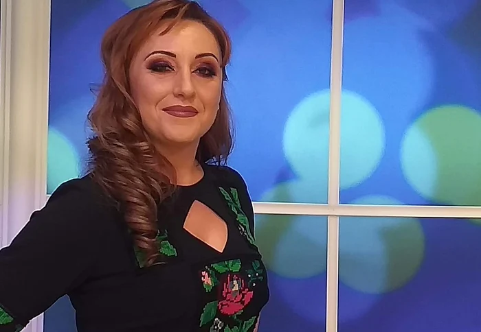 Camelia cântă muzică populară