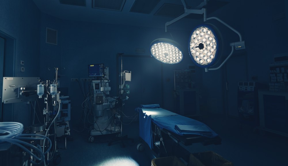 Instrument chirurgical cât o farfurie, uitat în abdomenul unei paciente după cezariană. Ce a pățit femeia