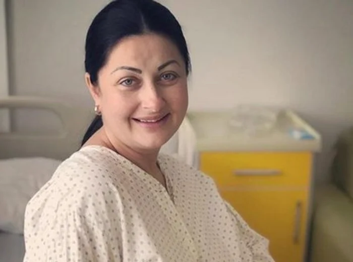 Tavi Clonda a fost cel care s-a ocupat de externarea vedetei. I-a adus flori şi un ursuleţ de pluşfoto: Mihai Ionescu