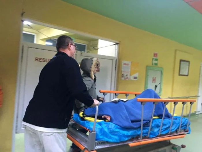 Eleva de 16 ani a ajuns la spital, iar medicii susţin că starea ei este stabilă