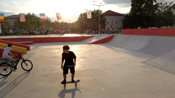 Skatepark-ul este potrivit pentru placă, role, trotinetă, BMX FOTO: A.M.