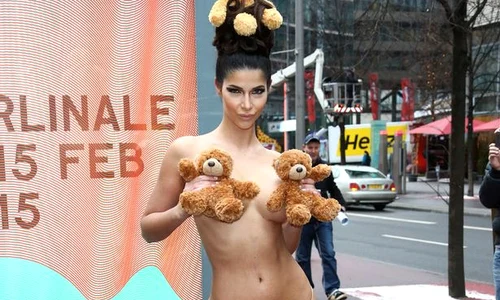 Micaela a realizat şedinţa foto pentru a promova Festivalul de Film de la Berlin jpeg