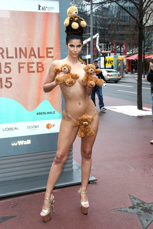 Micaela a realizat şedinţa foto pentru a promova Festivalul de Film de la Berlin