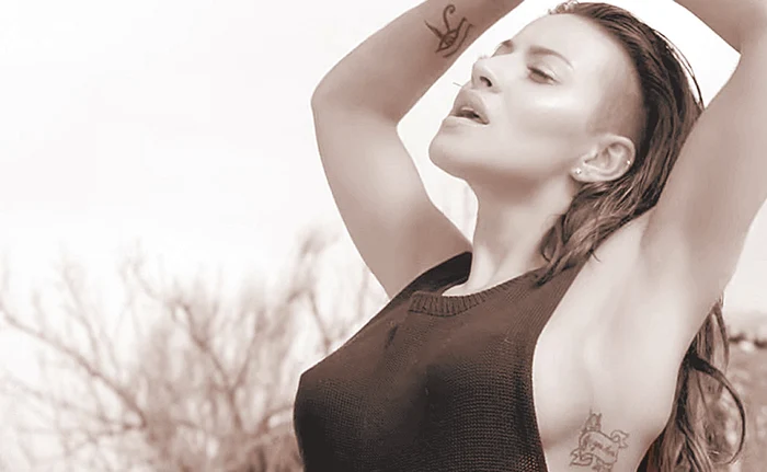 Click! îţi spune semnificaţia celor 5 tatuaje de pe trupul sexy al solistei