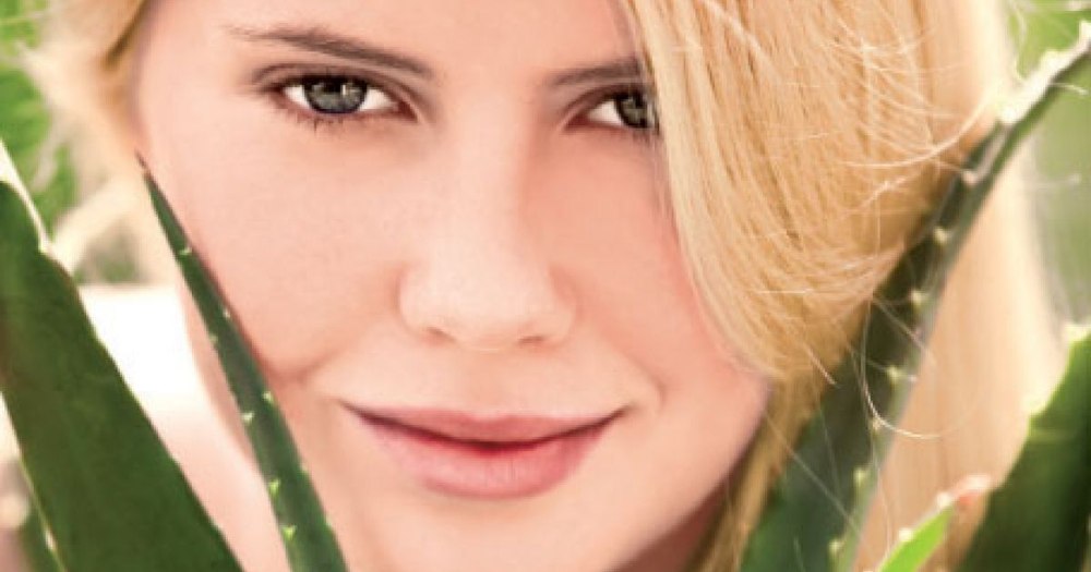 Aloe vera v-ar putea ajuta să aveţi un păr mai sănătos şi mai strălucitor. Reduce efectele dermatitei seboreice 