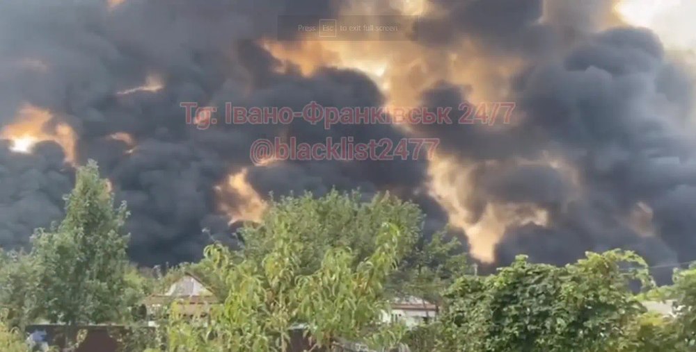 Incendiu de proporții după ruperea unei conducte de petrol în Ucraina VIDEO