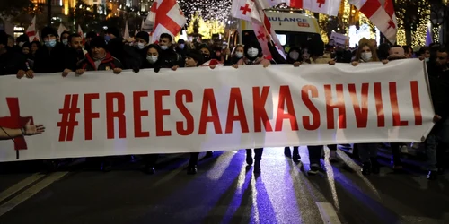 Mii de protestatari cer eliberarea preşedintelui georgian FOTO EPA-EFE