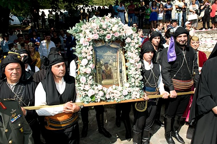 În fiecare an, la 15 august, icoana este scoasă în pelerinaj