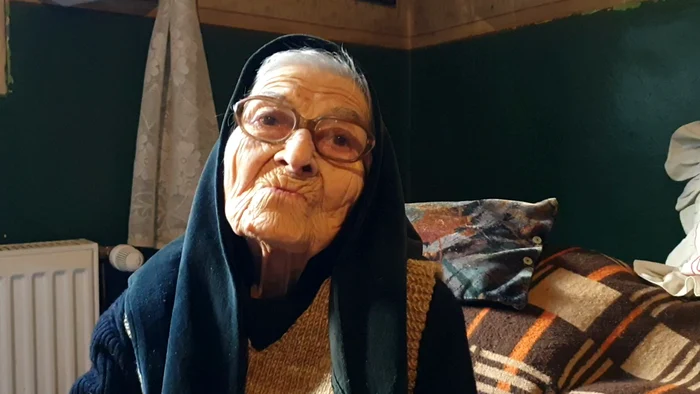 Maria Avramescu are 94 de ani și a fost greu încercată în viață 