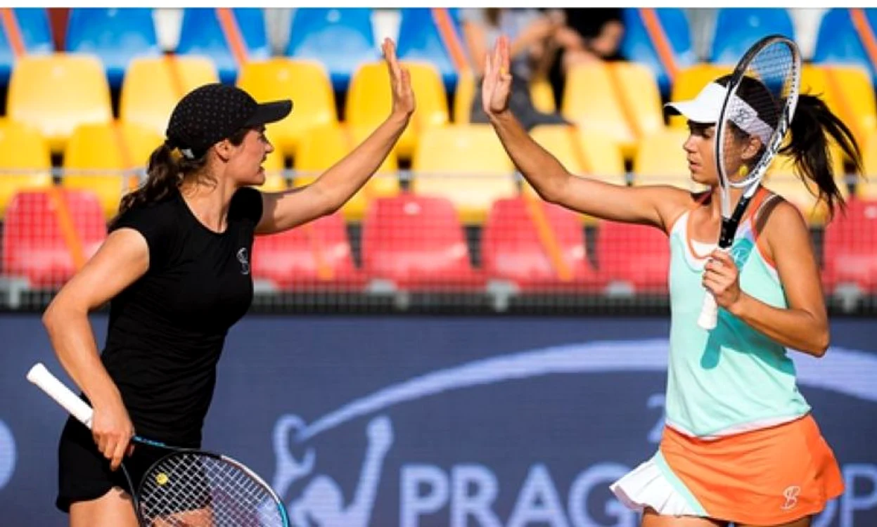 
    Monica Niculescu și Raluca OlaruFOTO: Facebook/ FR Tenis  