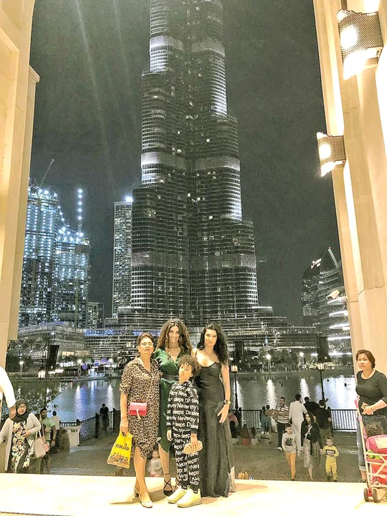 Claudia a fost săptămâna aceasta în vacanţă cu fiul, mama şi sora ei