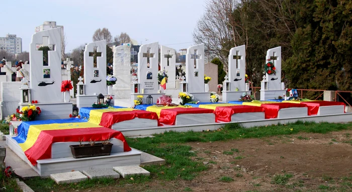 Mormintele militarilor morți FOTO Forțele Navale