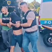 Bărbat reținut de polițiști pentru furt calificat Foto Captură video    Poliția Română jpg
