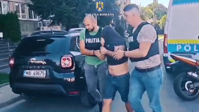 Bărbat reținut de polițiști pentru furt calificat Foto: Captură video - Poliția Română