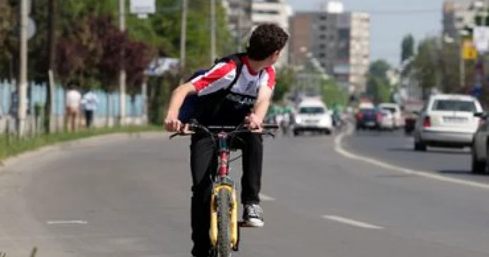 Timişoara: VIDEO Hoţ bătut de casieră în timpul jafului
