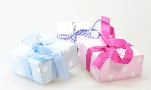 gift 548296 640 jpeg