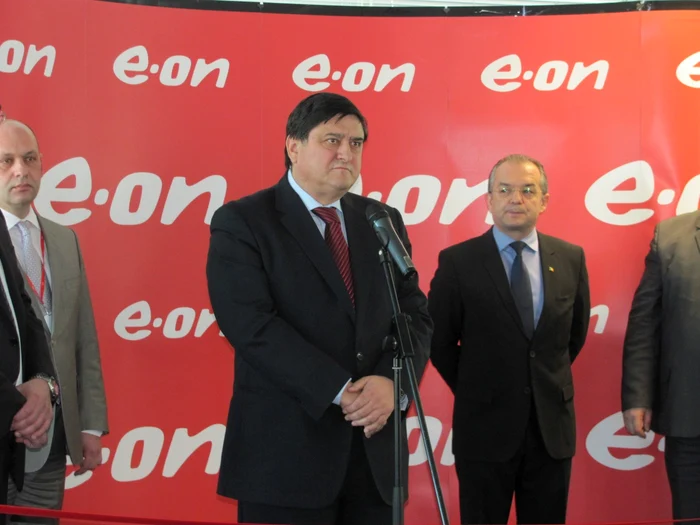 Primarul Clujului, Emil Boc, şi ministrul delegat pentru energie, Constantin Niţă, la inaugurarea centrului de Afaceri E.ON. de la Cluj-Napoca FOTO: Florina Pop