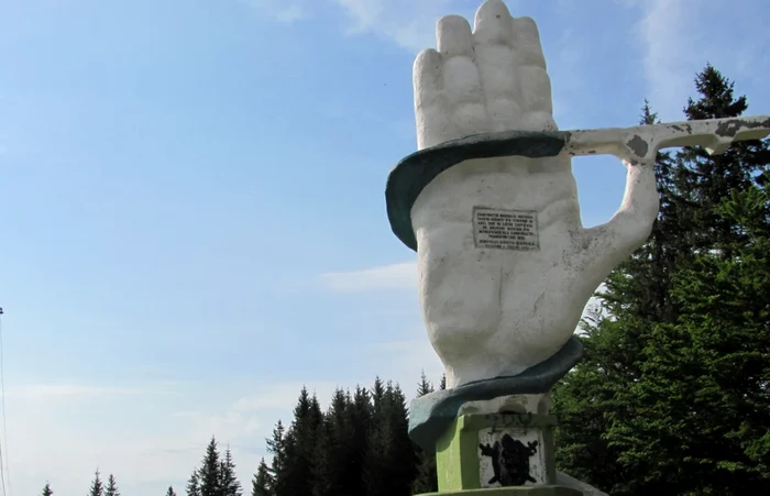 Monumentul Palma se află în Pasul Ciumârna
