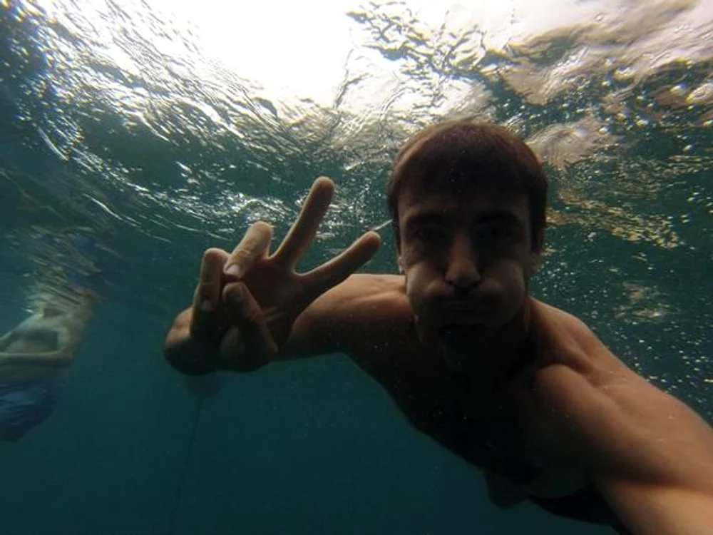 Tommy Robredo si-a facut singur poza sub apă