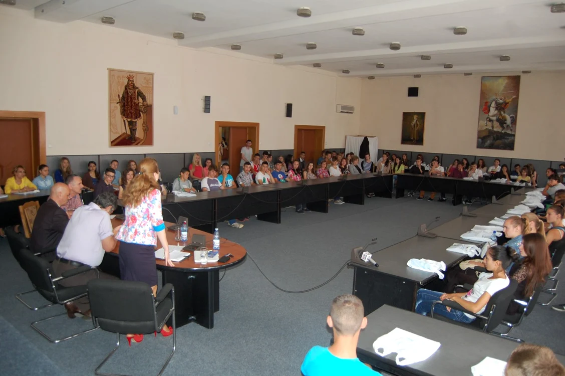 Elevii au primit informaţii despre modul în care funcţionează administraţia publică locală                                                                                                              FOTO Simona VOICU
