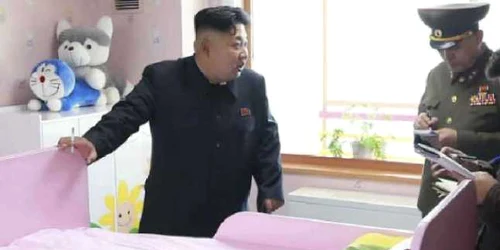 Detaliu Kim Jong-un in orfelinat FOTO The Independent