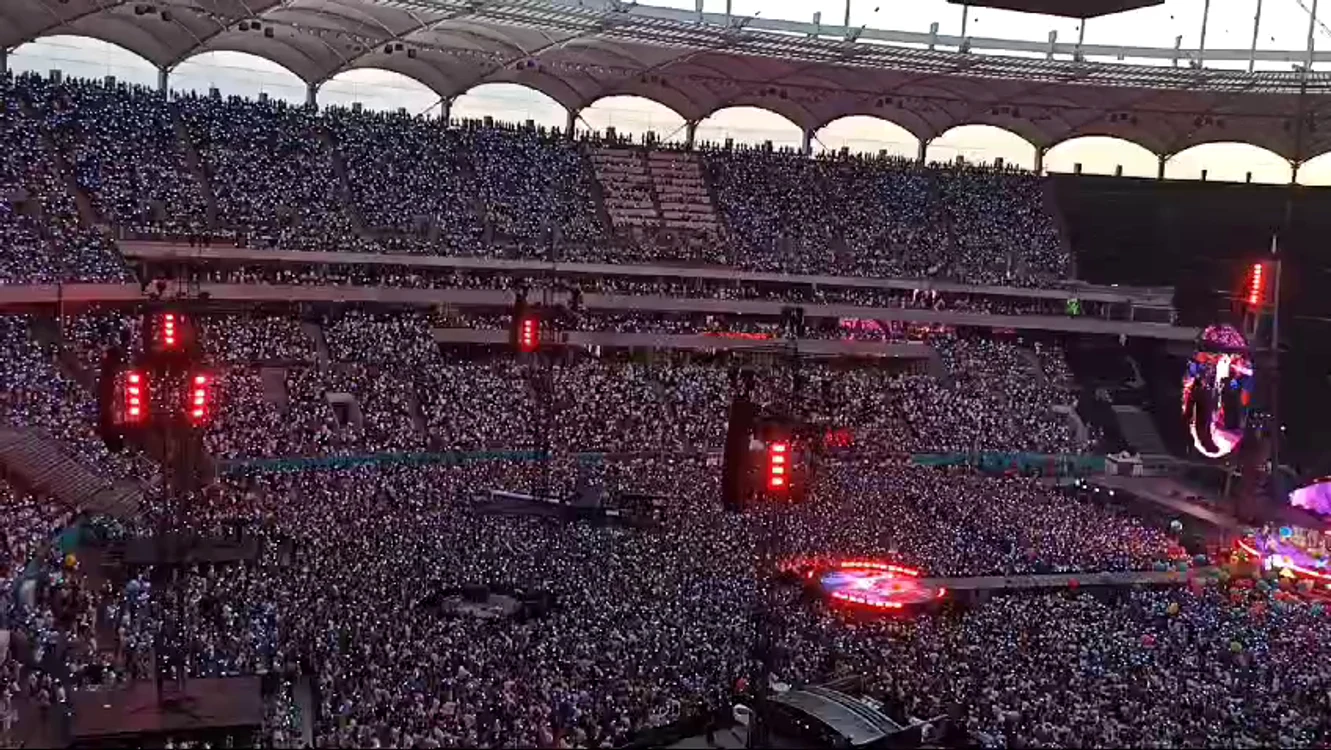 Live concert Coldplay mp4 thumbnail png