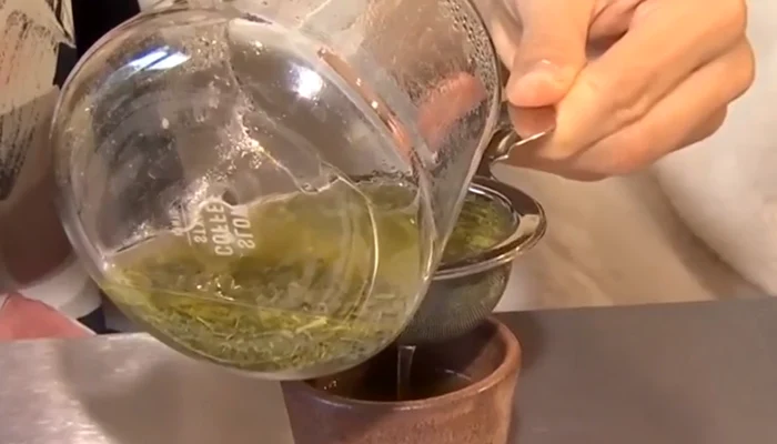 Ceaiul japonez este tot mai popular printre români / captură foto: observatornews.ro