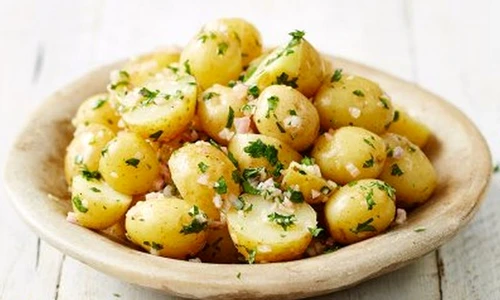 salata de cartofi cu ceapa si patrunjel jpeg