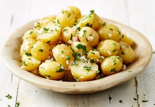 salata de cartofi cu ceapa si patrunjel jpeg