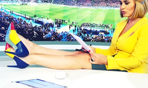 andreea esca stirile pro tv pantofi tricolor jpeg
