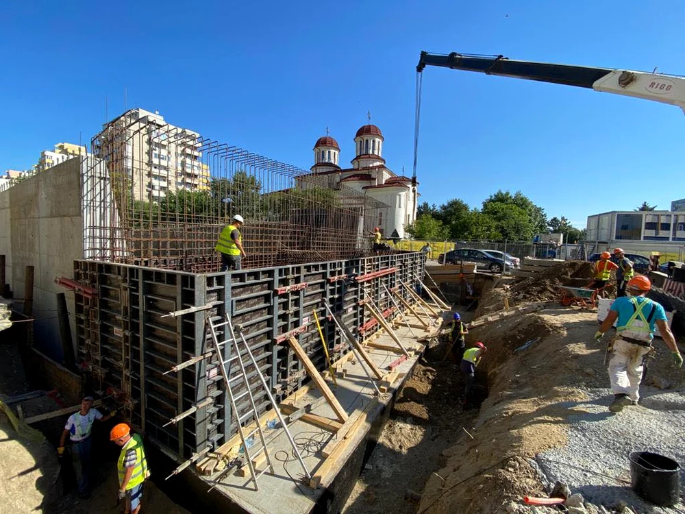 Muncitorii au finalizat coloanele aferente infrastructurii pasajului