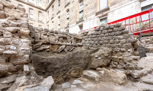 Un zid antic descoperit pe Île de la Cité, în apropierea Catedralei Notre-Dame 
