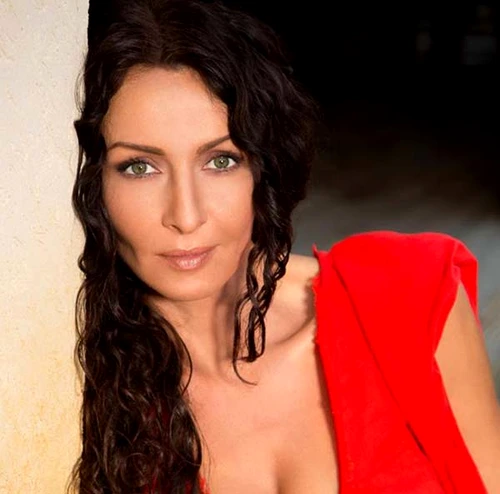 Mihaela Rădulescu iese în evidenţă chiar și atunci când își propune să fie cuminteFOTO: Arhiva personală