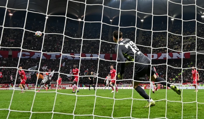 FCSB a câștigat duelul cu Dinamo, în play-off-ul Superligii României (FOTO: Sportpictures)