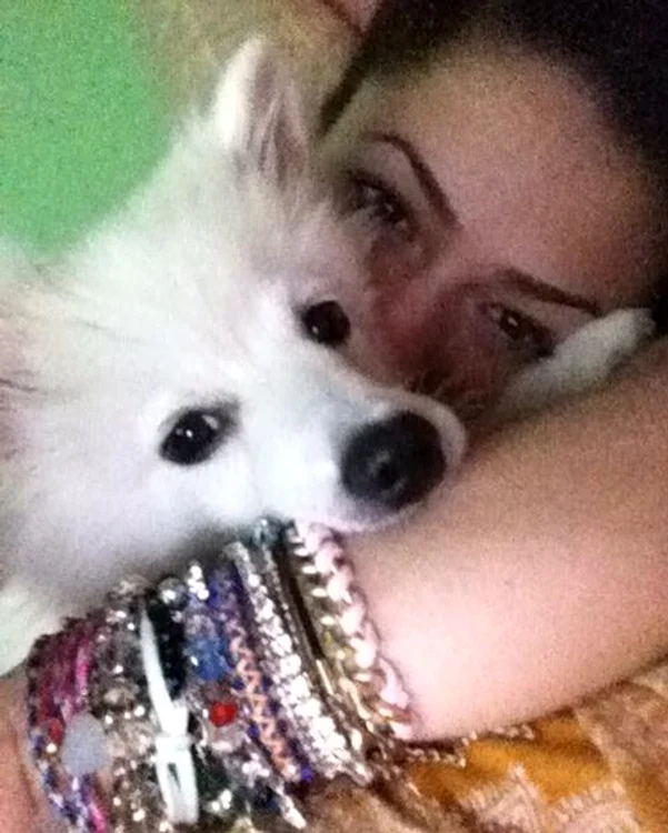 Miruna poartă multe brățări, la fel ca fosta iubită a lui Dani Oțil