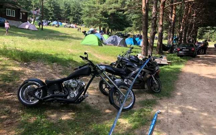 Sute de motociclişti se află în Tabăra Gălăciuc