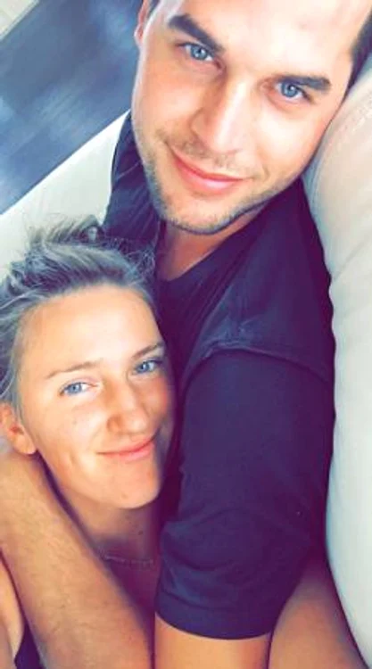 azarenka hugging with her boyfriend jpg jpeg