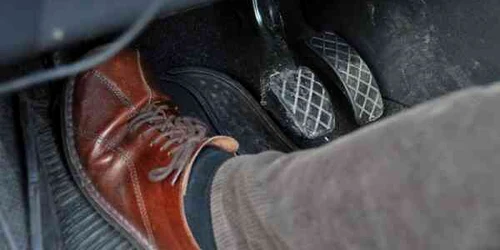 Pedala ambreiaj. FOTO mafserv.ro