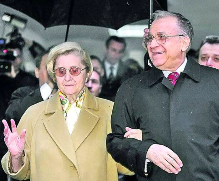 
    Ion Iliescu și soția nu au putut avea copii.   