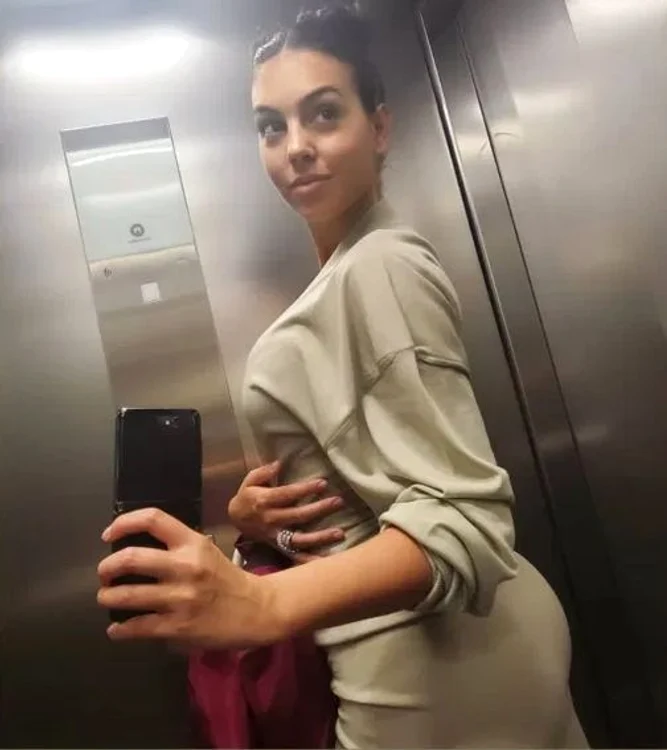 Georgina, iubita lui Cristiano Ronaldo, a postat o fotografie care lasă de înțeles că este din nou gravidă