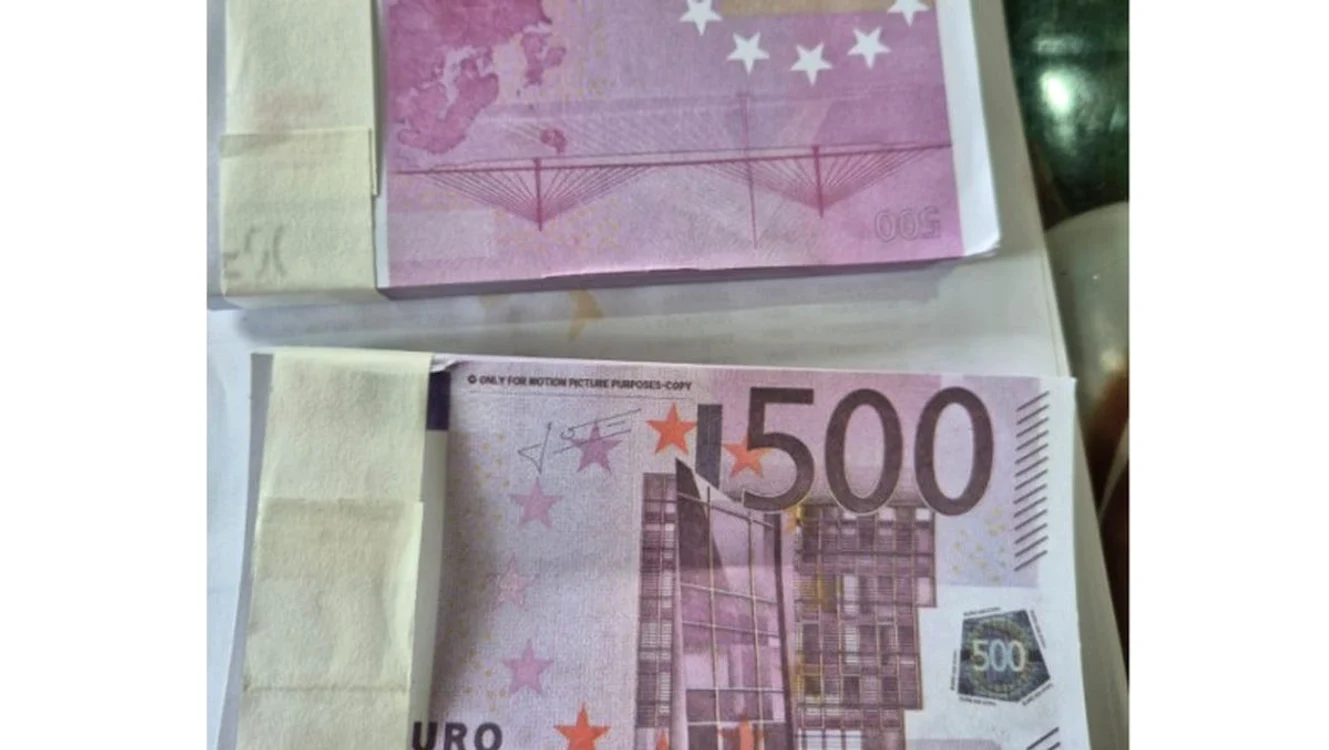 160 de colete cu bancnote contrafăcute au fost descoperite /foto: Autoritatea Vamala Română 