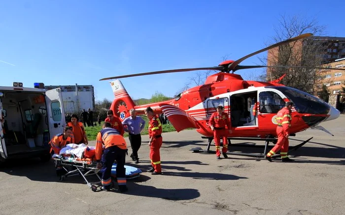 Micuţul a fost preluat de un echipaj SMURD