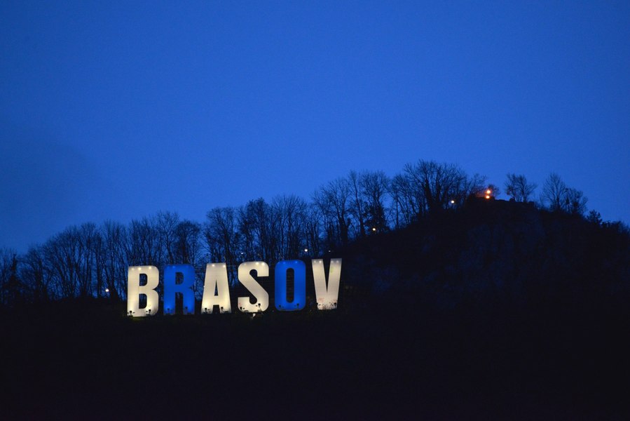 Brașovul luminat în culorile Israelului. Evreu brașovean: „Acolo e de un milion de ori mai greu!“