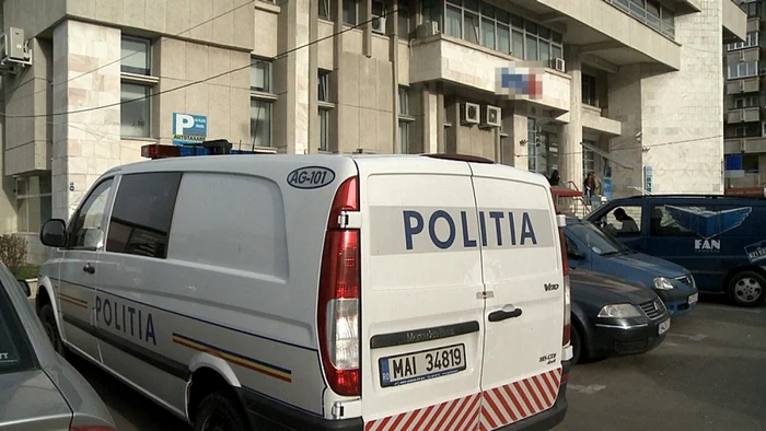 Poliţia îi caută pe hoţii care au furat calculatoare din Cluj FOTO: Adevărul