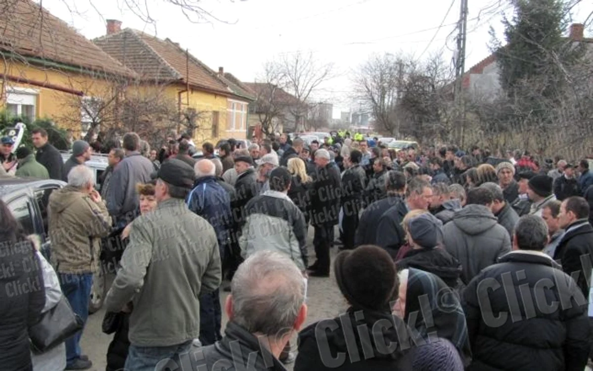 Taximetristul Florin Panea, ucis de un client, a fost condus pe ultimul drum. (Foto: Ştefan Both)