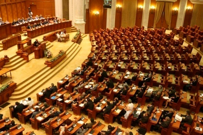 Parlamentul a adoptat modificare Codului Penal și a Codului de procedură penală cu ajutorul UDMR, a reprezentanților minorităților și a unui reprezentant PMP