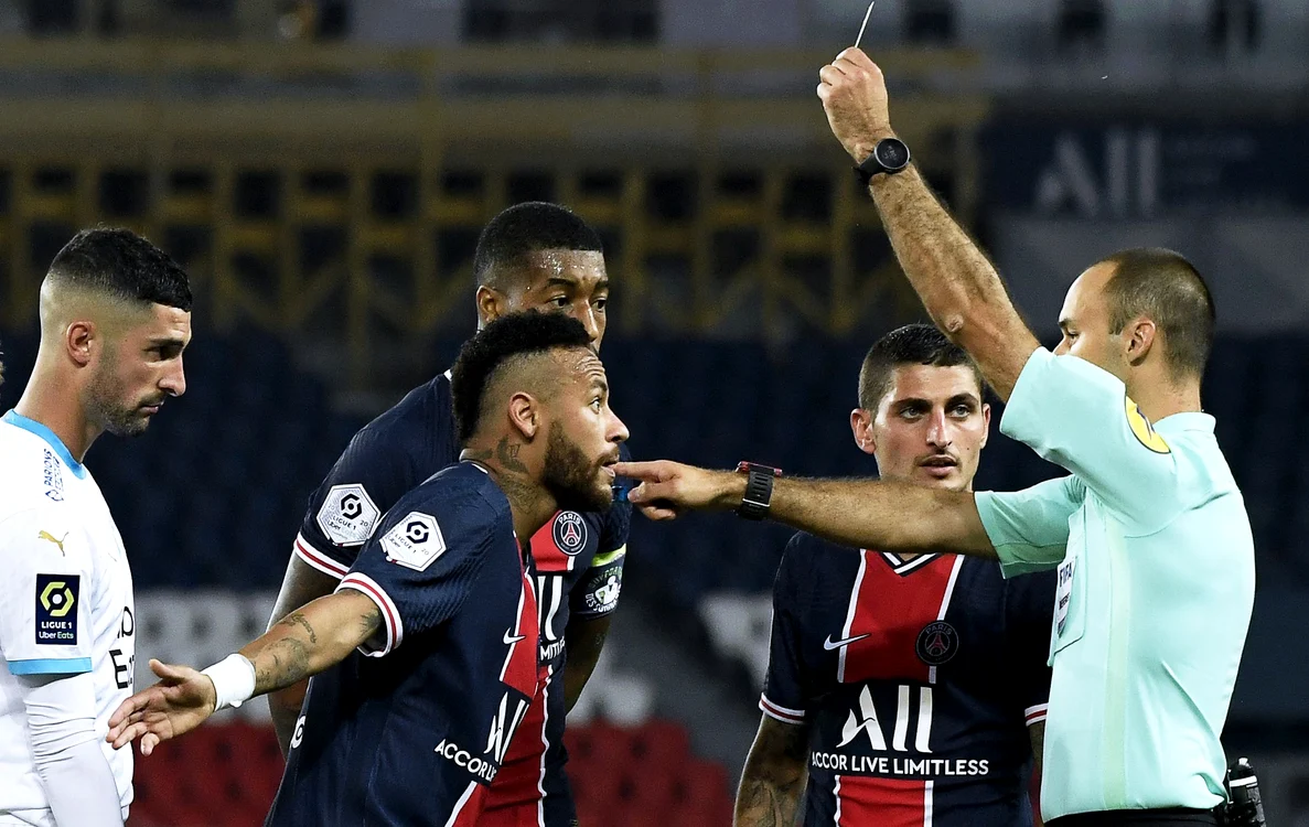
    Arbitrul Jerome Brisard l-a eliminat pe Neymar  JrArbitrul Jerome Brisard l-a eliminat pe Neymar  Jr / Foto: EPA-EFE  