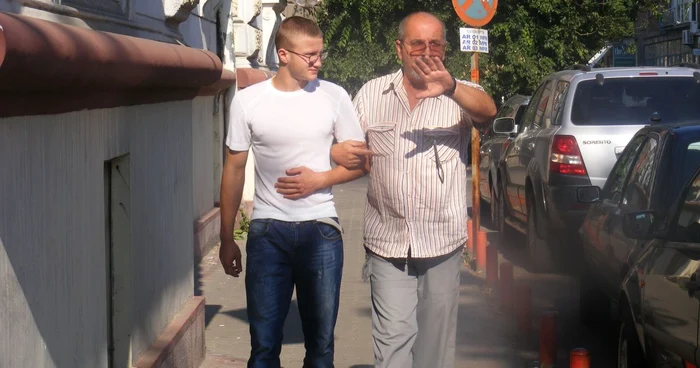 Suspectul a fost însoțit de tatăl său