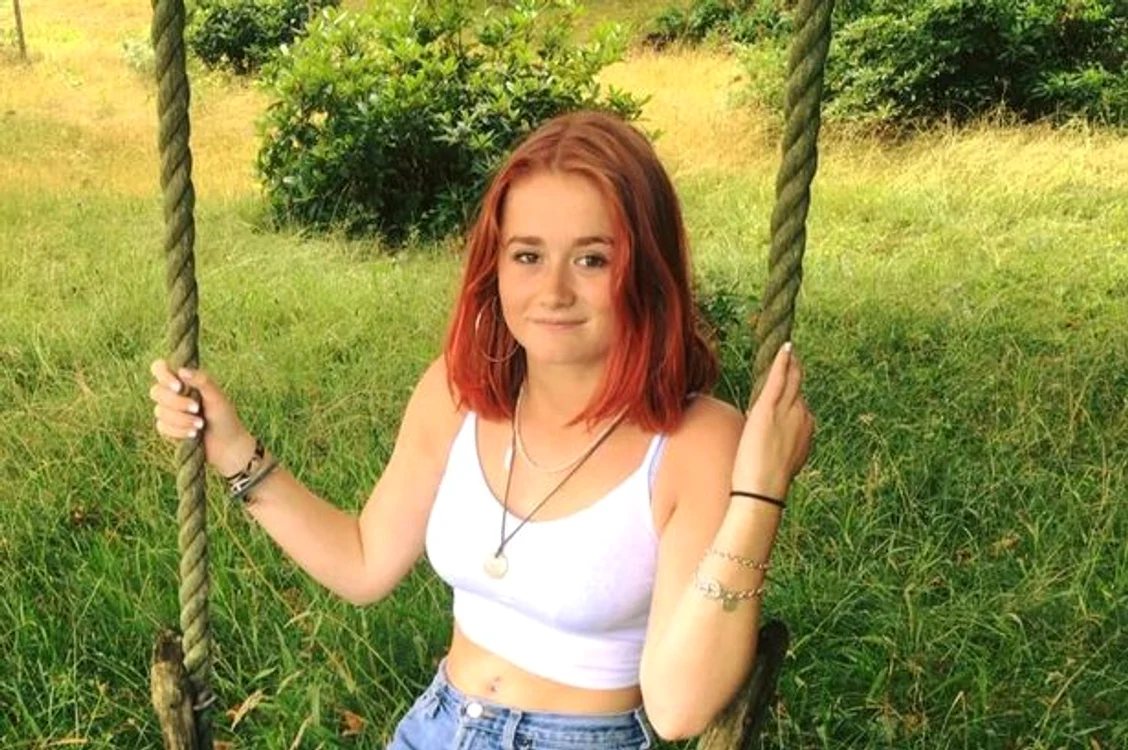 Tânăra de 19 ani a fost găsită chiar de fratele ei pe fundul piscineifoto: Facebook